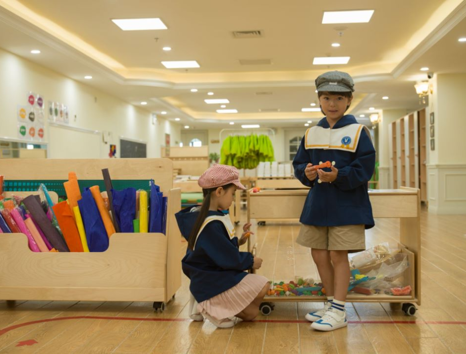 女子游泳儿童比赛舞蹈冠军_游泳冠军小女孩_游泳舞蹈