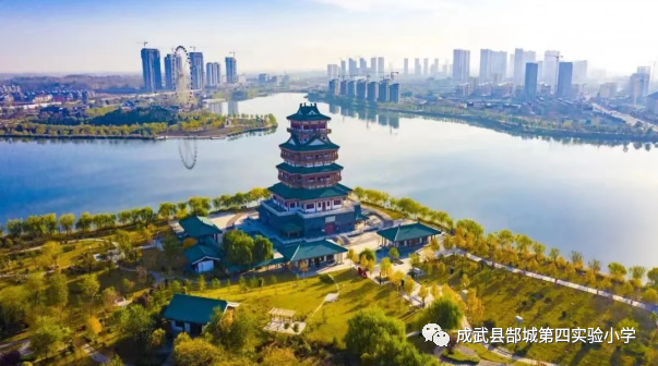 足球规则简易美食手抄报_简易足球手抄报画足球_足球创意手抄报
